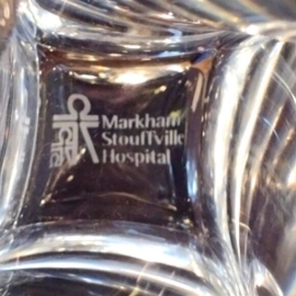 Hoya Crystal Twisted Vase Markham Stouffville Hospital Inscribed on Bottom - Picture 6 of 6